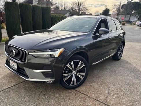 Used 2023 Volvo XC60 B5 Plus image 2