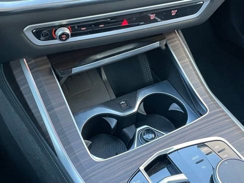 Used 2026 BMW X7 xDrive40i w/ Premium Package image 22