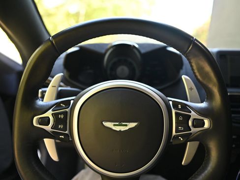 Used 2020 Aston Martin V8 Vantage Coupe RWD image 35