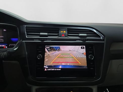 Used 2024 Volkswagen Tiguan SE AWD/4WD image 16