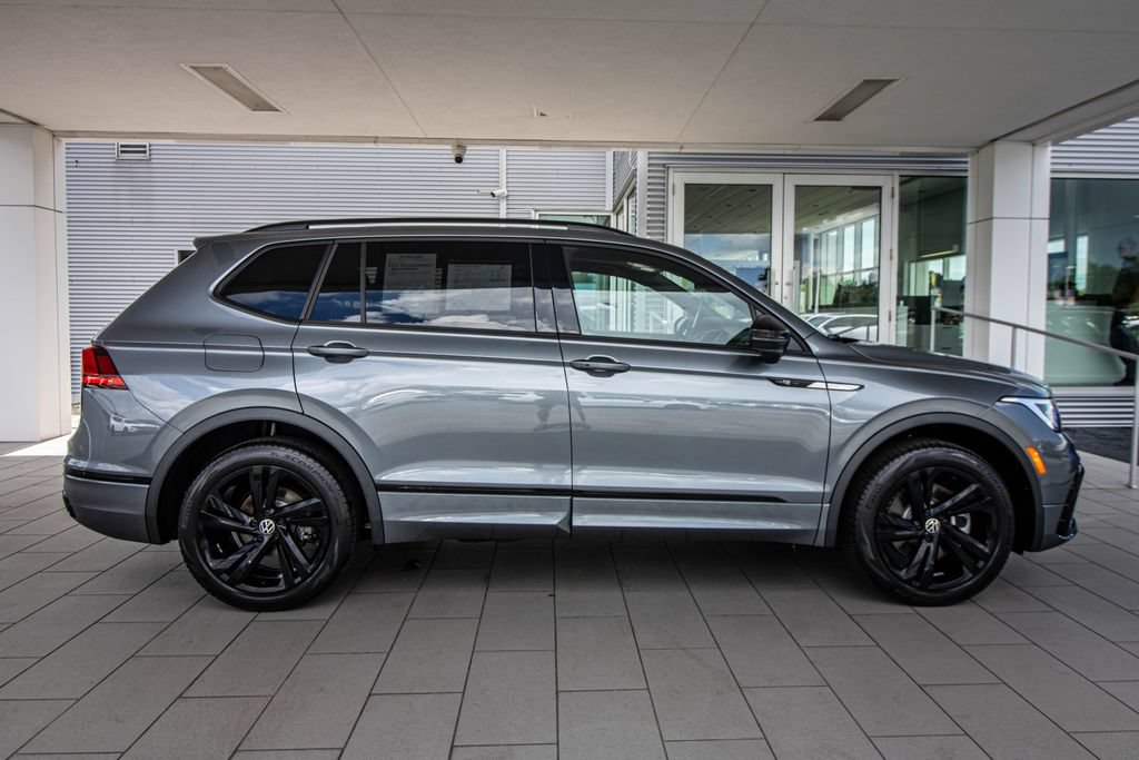 Certified 2024 Volkswagen Tiguan SE R-Line FWD image 3