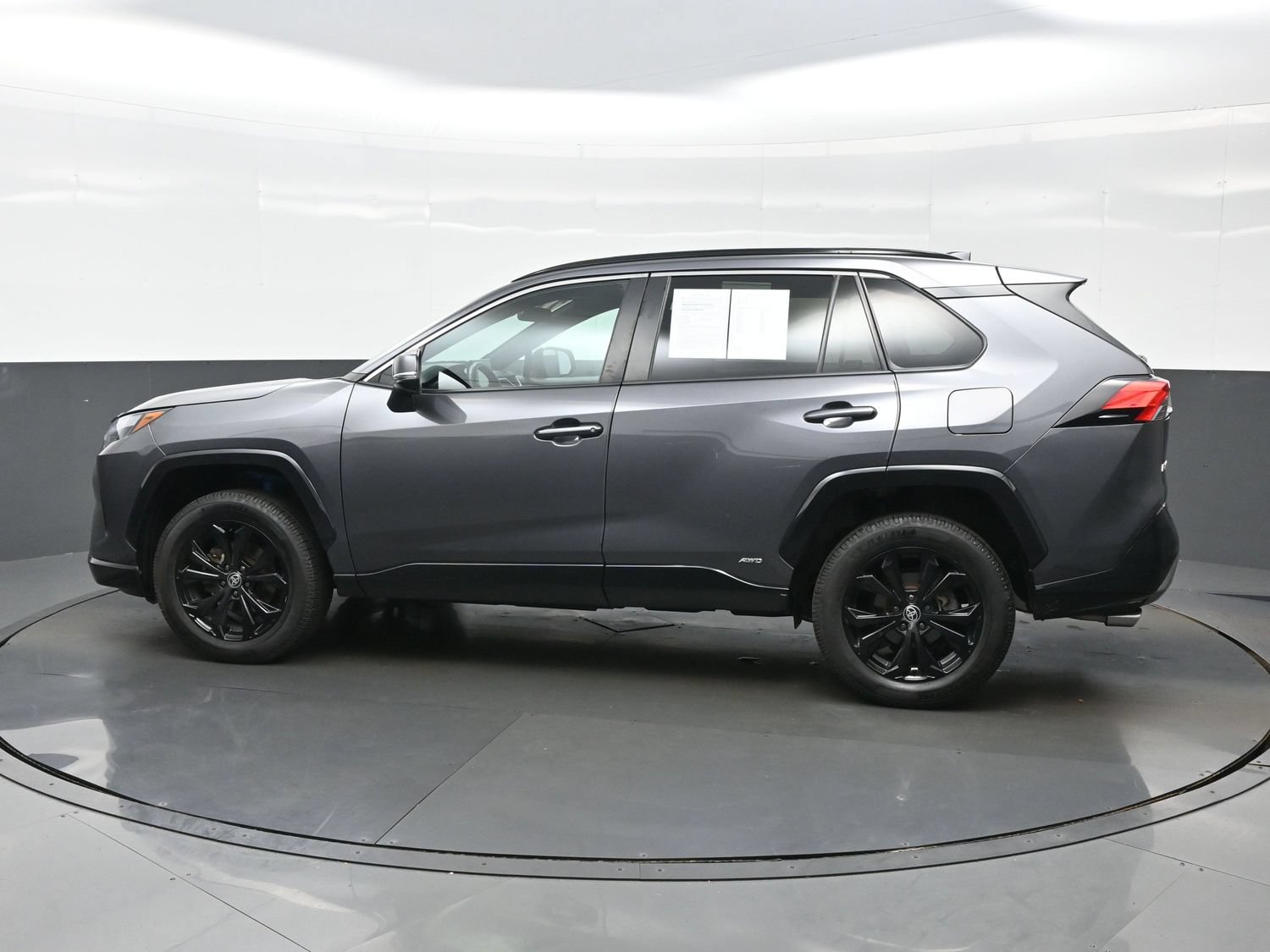 Used 2022 Toyota RAV4 SE w/ Convenience Package AWD/4WD image 3