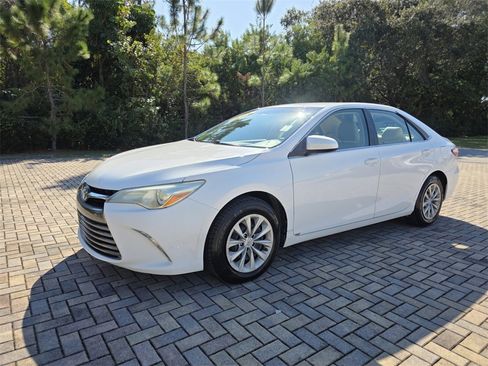 Used 2015 Toyota Camry LE image 3