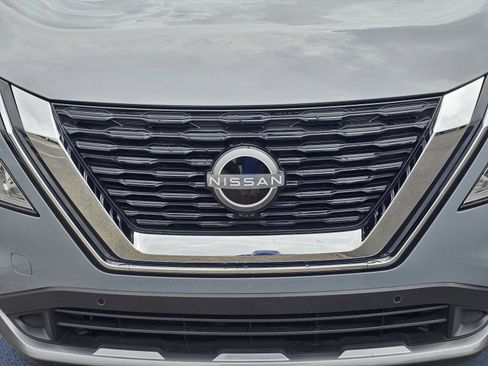 Used 2023 Nissan Rogue SL w/ SL Premium Package FWD image 3