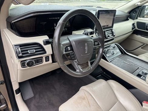 Used 2019 Lincoln Navigator Select RWD image 18