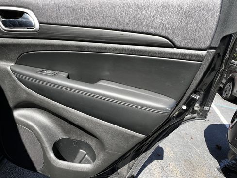 Used 2019 Jeep Grand Cherokee Laredo image 37