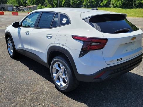 New 2026 Chevrolet Trax LS w/ LS Convenience Package FWD image 8