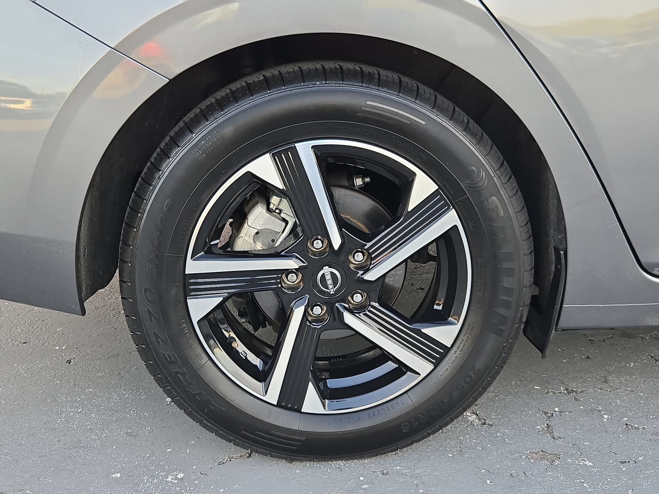 Used 2024 Nissan Sentra SV FWD image 17