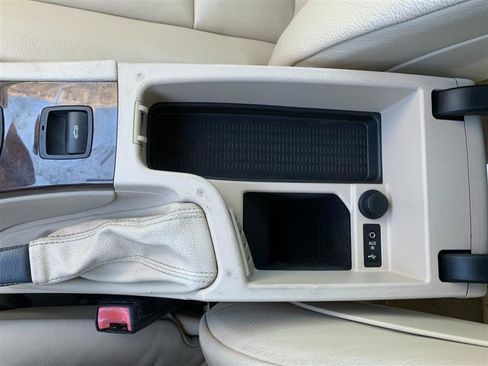 Used 2009 BMW 335i Convertible image 38