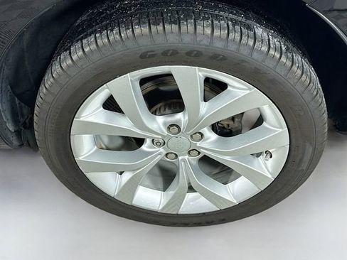 Used 2020 Land Rover Range Rover Evoque SE image 31