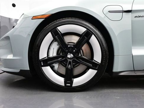 Used 2025 Porsche Taycan 4S AWD/4WD image 6