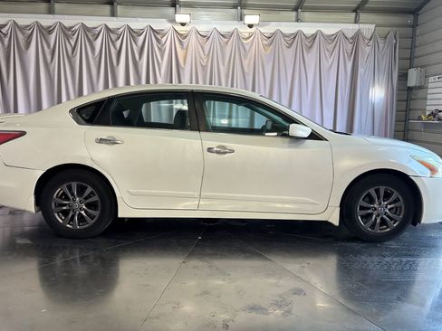 Used 2015 Nissan Altima 2.5 S w/ Special Edition Package FWD image 9
