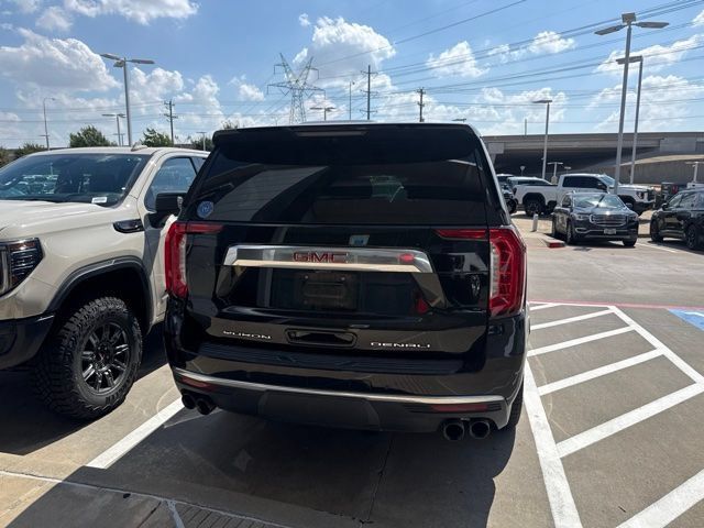 Used 2021 GMC Yukon XL Denali w/ Denali Premium Package AWD/4WD image 3