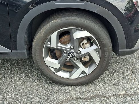 Used 2023 Hyundai Venue SEL FWD image 8
