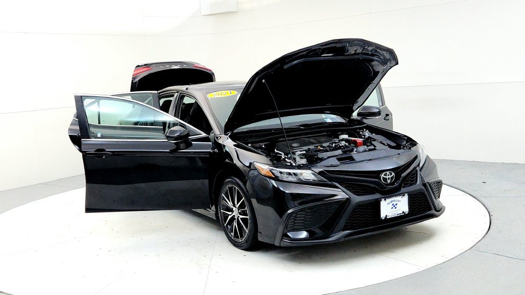 Certified 2024 Toyota Camry SE w/ Cold Weather Package AWD/4WD image 9