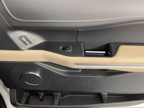 Used 2023 Ford Expedition Limited image 11