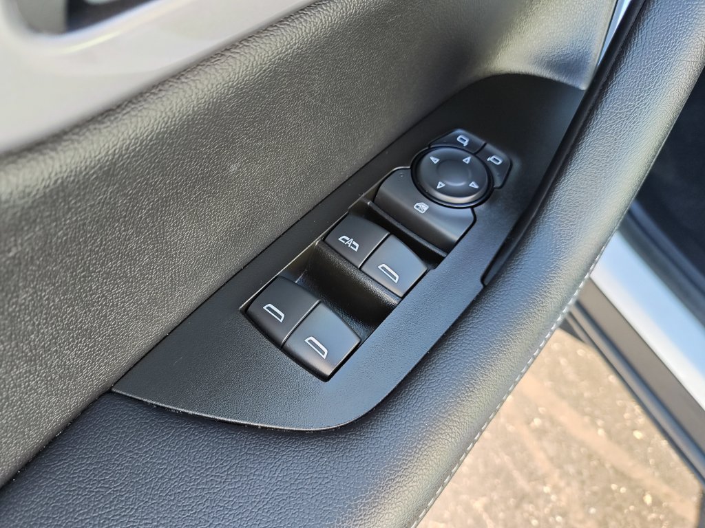 Used 2024 Chevrolet Blazer LT FWD image 11