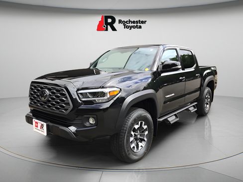 Certified 2023 Toyota Tacoma TRD Off-Road AWD/4WD image 3
