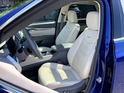 Used 2025 Cadillac XT5 Premium Luxury w/ LPO, Floor Liner Package AWD/4WD image 25