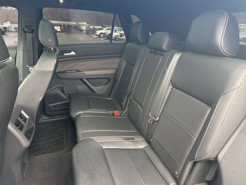 Used 2021 Volkswagen Atlas Cross Sport SE w/ Panoramic Sunroof Package image 24