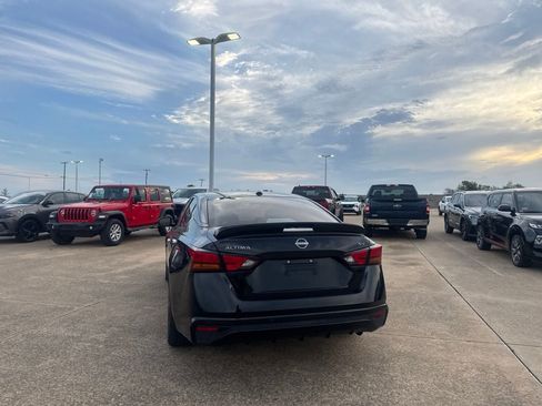 Certified 2023 Nissan Altima 2.5 SV FWD image 16