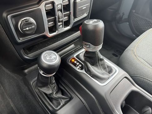 Used 2024 Jeep Wrangler Unlimited Sahara w/ Technology Group image 28