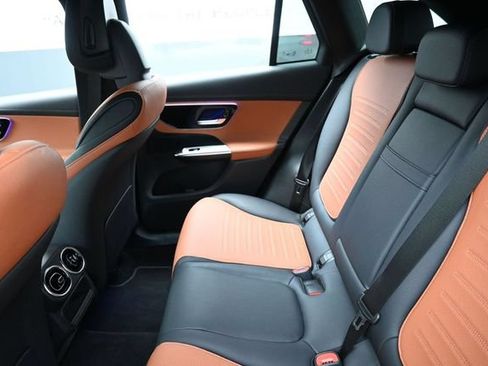 Used 2024 Mercedes-Benz GLC 300 image 23