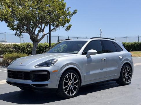 Used 2021 Porsche Cayenne Turbo AWD/4WD image 1