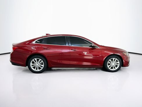 Used 2018 Chevrolet Malibu LT w/ Leather Package FWD image 10