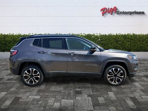Used 2022 Jeep Compass Limited image 10