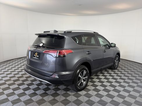 Used 2016 Toyota RAV4 XLE AWD/4WD image 10