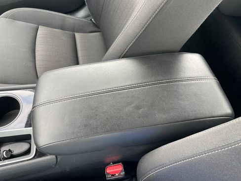Used 2024 Nissan Altima 2.5 SV FWD image 32
