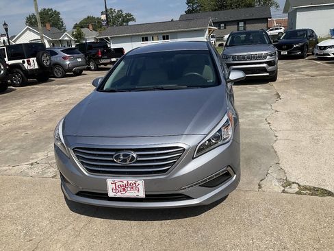 Used 2015 Hyundai Sonata SE w/ Option Group 09 FWD image 8