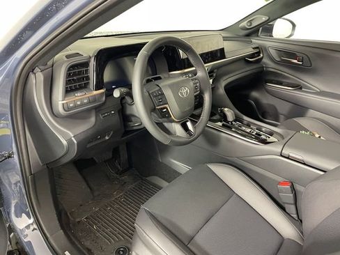 Used 2025 Toyota Crown Signia w/ Advanced Technology Package image 3