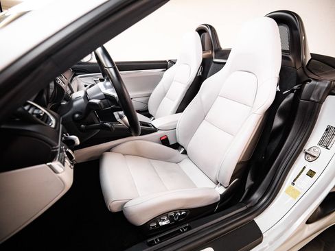 Certified 2024 Porsche 718 Boxster S RWD image 5