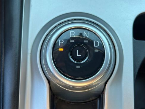 Used 2022 Ford Explorer XLT image 32