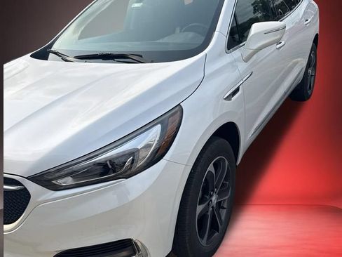 Used 2020 Buick Enclave Essence w/ Sport Touring Edition FWD image 4