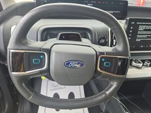 Used 2025 Ford Expedition Active AWD/4WD image 10