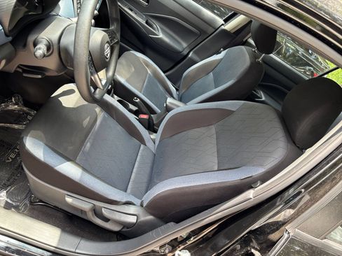 Used 2025 Nissan Versa SV FWD image 34
