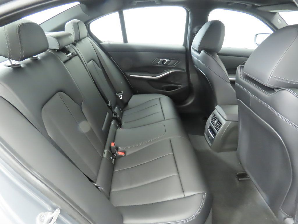 Used 2026 BMW 330i Sedan w/ Convenience Package RWD image 22