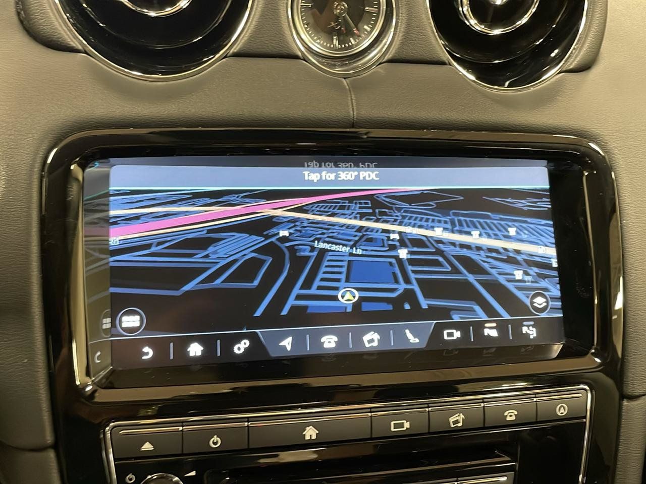 Used 2019 Jaguar XJ R-Sport RWD image 25