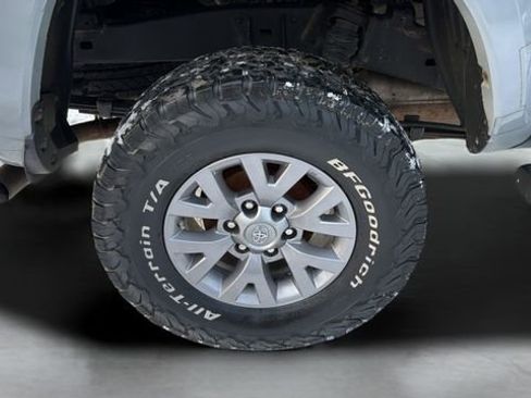 Used 2019 Toyota Tacoma SR5 image 28