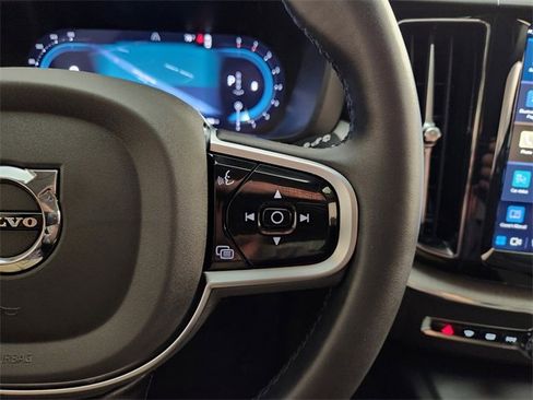 Used 2025 Volvo XC60 B5 Plus image 29