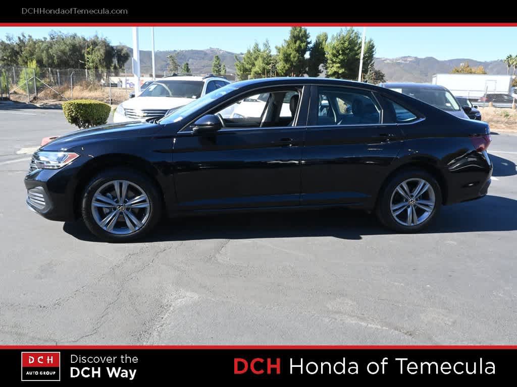Used 2024 Volkswagen Jetta SE FWD image 4