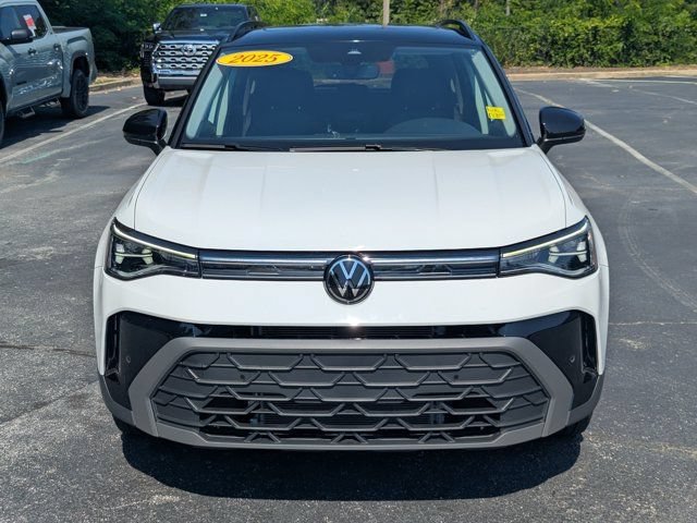 Used 2025 Volkswagen Taos SE FWD image 2