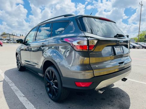 Used 2017 Ford Escape SE w/ SE Sport Appearance Package FWD image 7