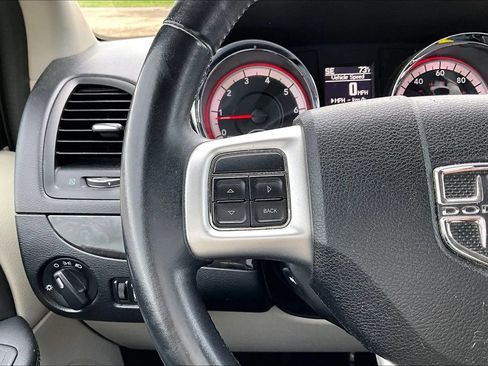 Used 2014 Dodge Grand Caravan SXT w/ Rear Park Assist Package FWD image 10
