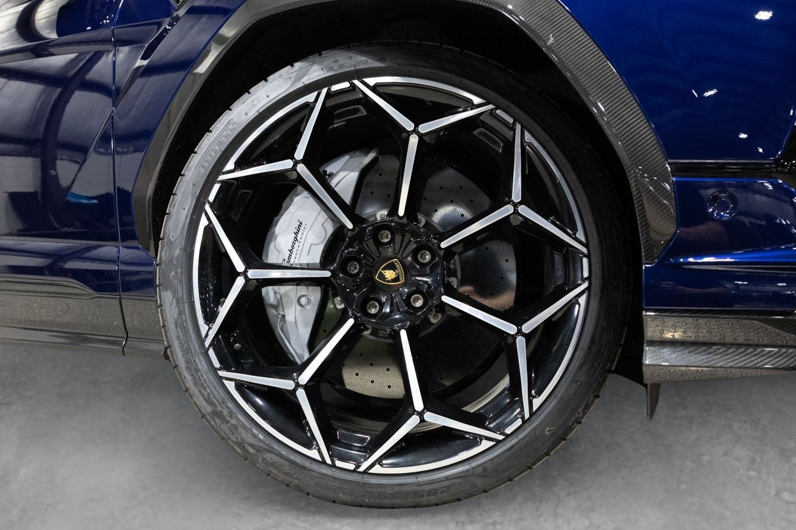 Used 2024 Lamborghini Urus Performante AWD/4WD image 13