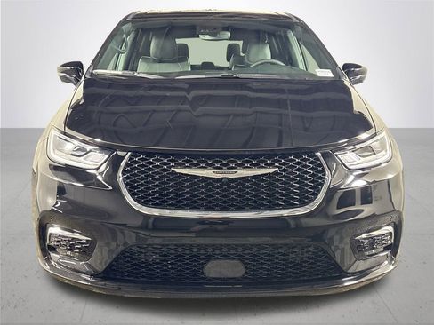 New 2026 Chrysler Pacifica Limited image 3