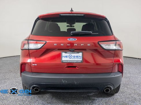 Used 2022 Ford Escape SE w/ SE Sport Appearance Package FWD image 6